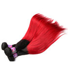 Noir à l'agrafe rouge d'Ombre dans des prolongements de cheveux pour de longs cheveux sans l'embrouillement